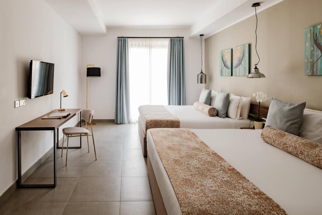 Family Room,1435902061:JPEG